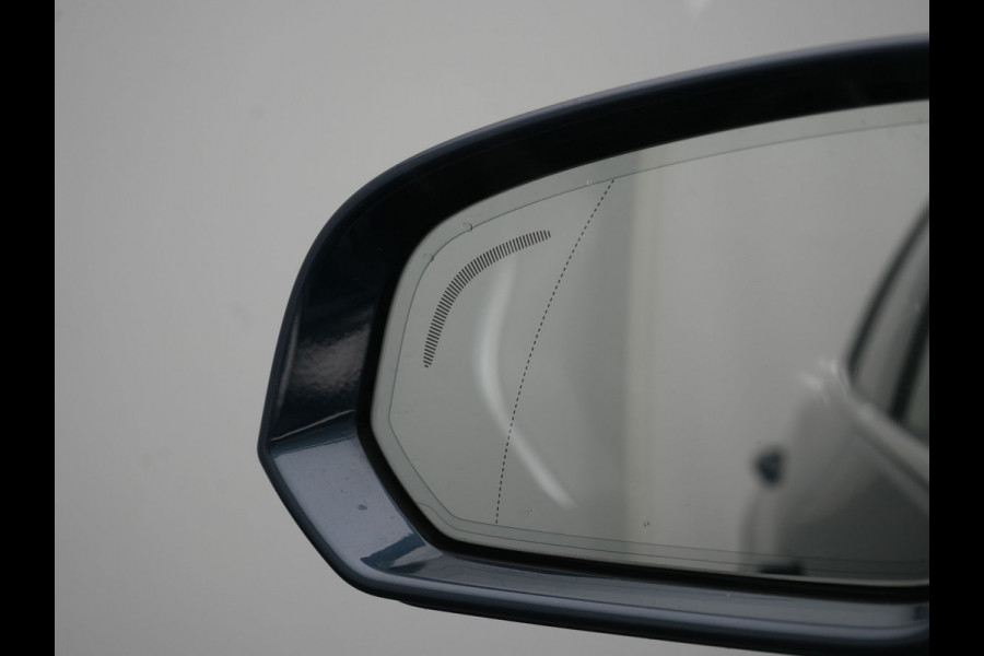 Volvo V60 T6 AWD Plus Bright Plug In Hybrid 350pk Dealer O.H PHEV | Trekhaak Af Fabriek | Panodak | 360 Camera | Adaptive Cruise | Lederen Sportstoelen Memory & Verwarmd | Google Assistent | Apple Carplay | Virtual | Keyless | Blis | Stuur Verwarmd |