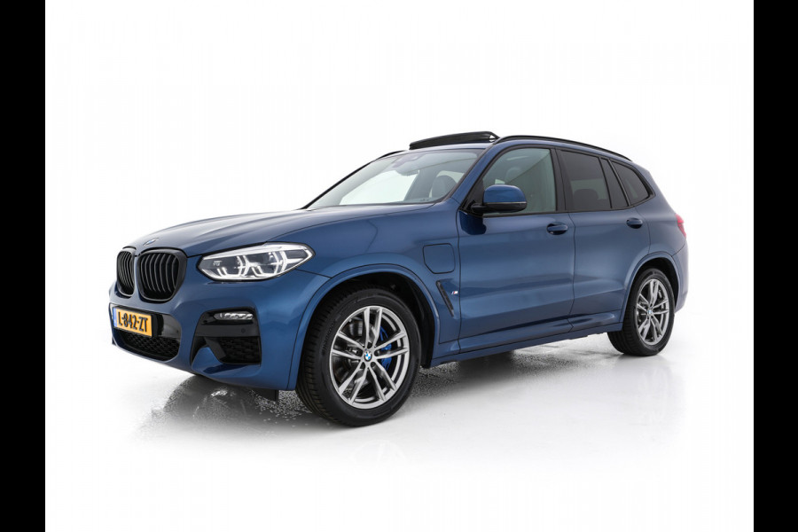 BMW X3 xDrive30e M-Sportpack Business Edition Plus (INCL-BTW) *PANO | LUXURY-LEATHER | FULL-LED | DIGI-COCKPIT | HIFI-SOUND | CARPLAY | DAB+ | HEATED-SPORTSEATS | AMBIENT-LIGHT | PRIVACY-GLASS | SHIFT-PADDLES | TOWBAR | 19''ALU*