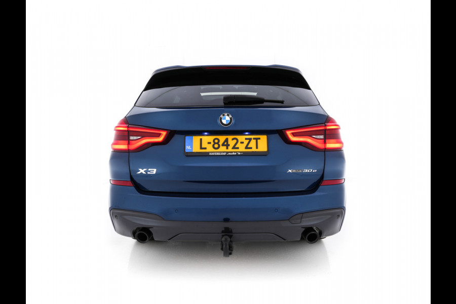 BMW X3 xDrive30e M-Sportpack Business Edition Plus (INCL-BTW) *PANO | LUXURY-LEATHER | FULL-LED | DIGI-COCKPIT | HIFI-SOUND | CARPLAY | DAB+ | HEATED-SPORTSEATS | AMBIENT-LIGHT | PRIVACY-GLASS | SHIFT-PADDLES | TOWBAR | 19''ALU*