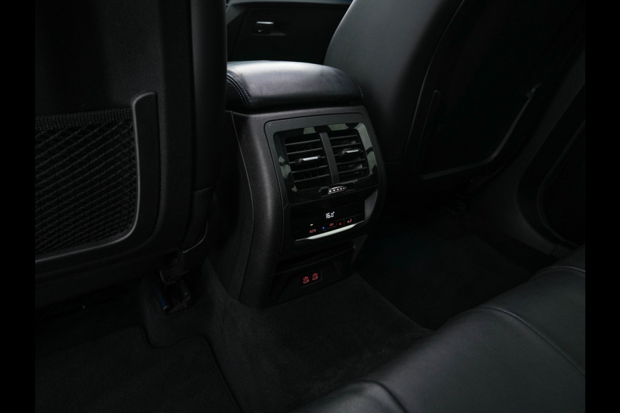 BMW X3 xDrive30e M-Sportpack Business Edition Plus (INCL-BTW) *PANO | LUXURY-LEATHER | FULL-LED | DIGI-COCKPIT | HIFI-SOUND | CARPLAY | DAB+ | HEATED-SPORTSEATS | AMBIENT-LIGHT | PRIVACY-GLASS | SHIFT-PADDLES | TOWBAR | 19''ALU*