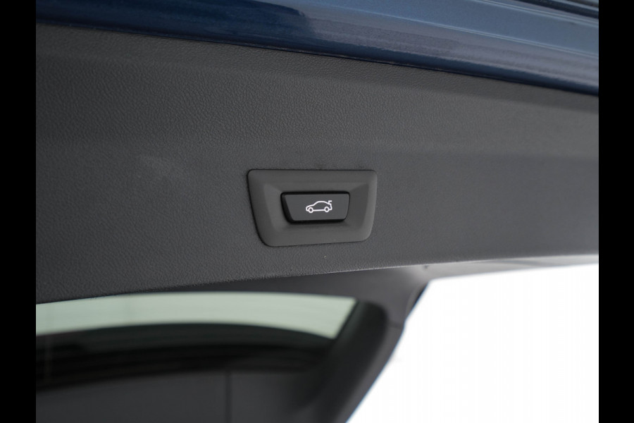 BMW X3 xDrive30e M-Sportpack Business Edition Plus (INCL-BTW) *PANO | LUXURY-LEATHER | FULL-LED | DIGI-COCKPIT | HIFI-SOUND | CARPLAY | DAB+ | HEATED-SPORTSEATS | AMBIENT-LIGHT | PRIVACY-GLASS | SHIFT-PADDLES | TOWBAR | 19''ALU*