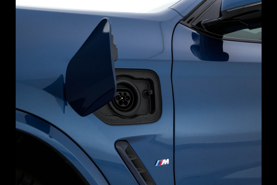 BMW X3 xDrive30e M-Sportpack Business Edition Plus (INCL-BTW) *PANO | LUXURY-LEATHER | FULL-LED | DIGI-COCKPIT | HIFI-SOUND | CARPLAY | DAB+ | HEATED-SPORTSEATS | AMBIENT-LIGHT | PRIVACY-GLASS | SHIFT-PADDLES | TOWBAR | 19''ALU*