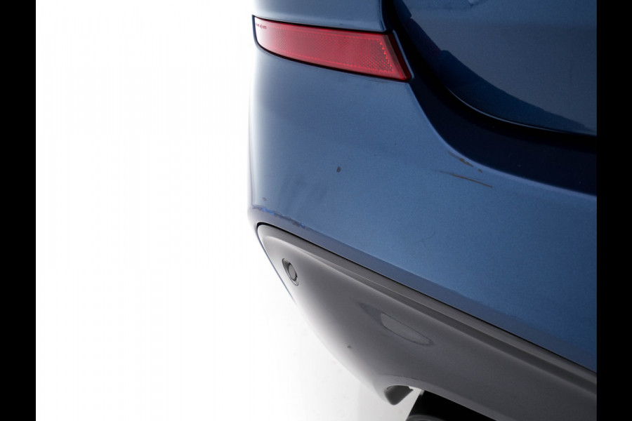 BMW X3 xDrive30e M-Sportpack Business Edition Plus (INCL-BTW) *PANO | LUXURY-LEATHER | FULL-LED | DIGI-COCKPIT | HIFI-SOUND | CARPLAY | DAB+ | HEATED-SPORTSEATS | AMBIENT-LIGHT | PRIVACY-GLASS | SHIFT-PADDLES | TOWBAR | 19''ALU*