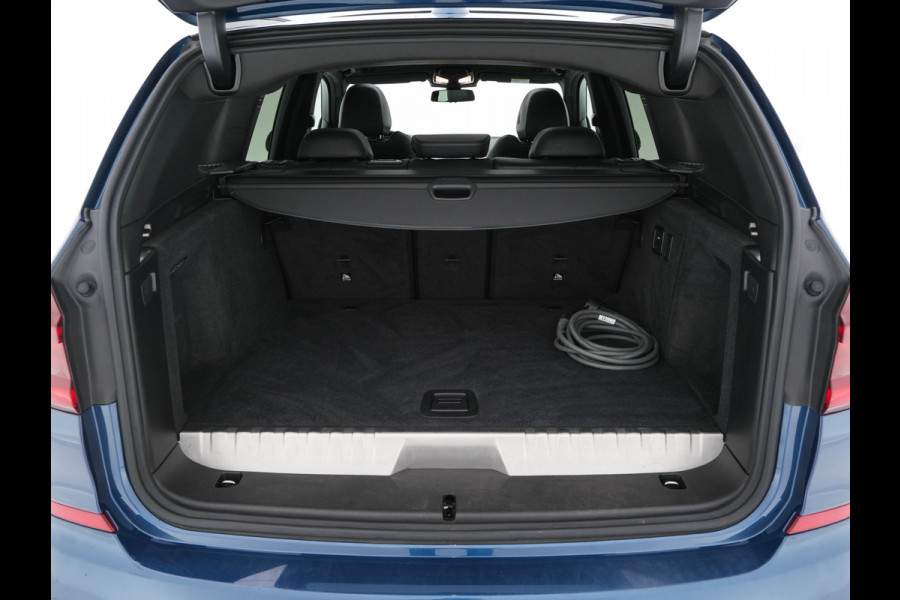 BMW X3 xDrive30e M-Sportpack Business Edition Plus (INCL-BTW) *PANO | LUXURY-LEATHER | FULL-LED | DIGI-COCKPIT | HIFI-SOUND | CARPLAY | DAB+ | HEATED-SPORTSEATS | AMBIENT-LIGHT | PRIVACY-GLASS | SHIFT-PADDLES | TOWBAR | 19''ALU*