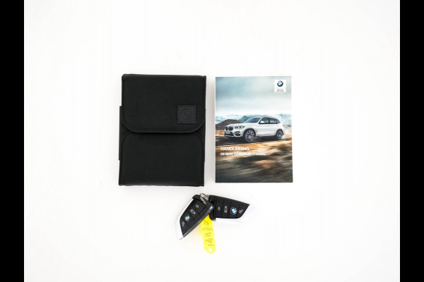 BMW X3 xDrive30e M-Sportpack Business Edition Plus (INCL-BTW) *PANO | LUXURY-LEATHER | FULL-LED | DIGI-COCKPIT | HIFI-SOUND | CARPLAY | DAB+ | HEATED-SPORTSEATS | AMBIENT-LIGHT | PRIVACY-GLASS | SHIFT-PADDLES | TOWBAR | 19''ALU*