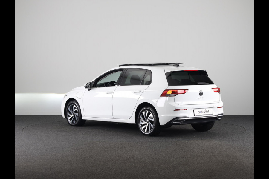 Volkswagen Golf 1.4 eHybrid Style 204 pk Automaat (DSG) | Navigatie | Panoramadak | Parkeersensoren | Adaptieve cruise control | Stoelverwarming | Volkswagen Golf 1.4 eHybrid Style 204 pk Automaat (DSG) | Navigatie | Panoramadak | Parkeersensoren | Adaptieve cruise control | Stoelverwarming |