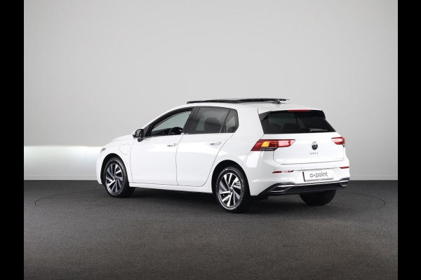 Volkswagen Golf 1.4 eHybrid Style 204 pk Automaat (DSG) | Navigatie | Panoramadak | Parkeersensoren | Adaptieve cruise control | Stoelverwarming | Volkswagen Golf 1.4 eHybrid Style 204 pk Automaat (DSG) | Navigatie | Panoramadak | Parkeersensoren | Adaptieve cruise control | Stoelverwarming |