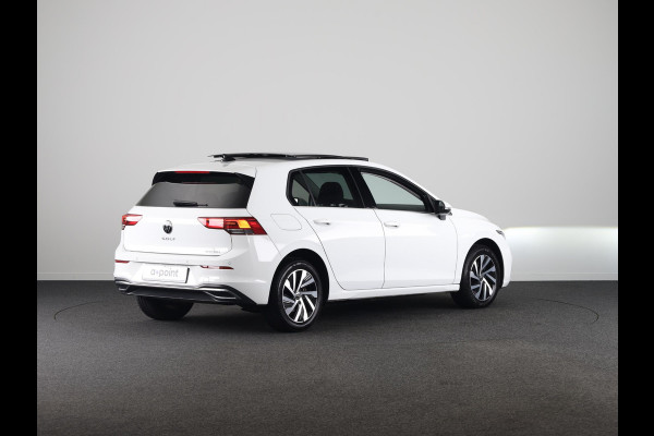 Volkswagen Golf 1.4 eHybrid Style 204 pk Automaat (DSG) | Navigatie | Panoramadak | Parkeersensoren | Adaptieve cruise control | Stoelverwarming | Volkswagen Golf 1.4 eHybrid Style 204 pk Automaat (DSG) | Navigatie | Panoramadak | Parkeersensoren | Adaptieve cruise control | Stoelverwarming |