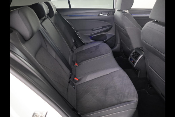 Volkswagen Golf 1.4 eHybrid Style 204 pk Automaat (DSG) | Navigatie | Panoramadak | Parkeersensoren | Adaptieve cruise control | Stoelverwarming | Volkswagen Golf 1.4 eHybrid Style 204 pk Automaat (DSG) | Navigatie | Panoramadak | Parkeersensoren | Adaptieve cruise control | Stoelverwarming |