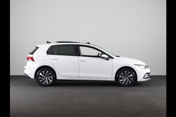Volkswagen Golf 1.4 eHybrid Style 204 pk Automaat (DSG) | Navigatie | Panoramadak | Parkeersensoren | Adaptieve cruise control | Stoelverwarming | Volkswagen Golf 1.4 eHybrid Style 204 pk Automaat (DSG) | Navigatie | Panoramadak | Parkeersensoren | Adaptieve cruise control | Stoelverwarming |