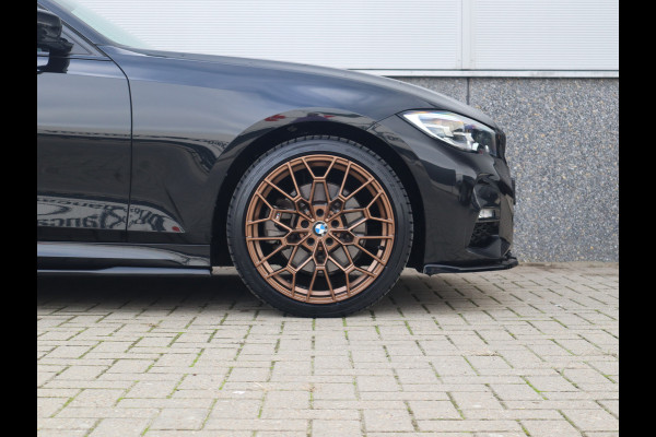 BMW 3-serie M-Sport 19inch / SOH91% / Glazen dak / HiFi / 50 Jahre / Camera / M Performance BMW 3-serie M-Sport 19inch / SOH91% / Glazen dak / HiFi / 50 Jahre / Camera / M Performance