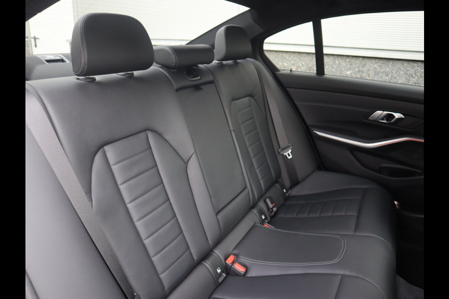 BMW 3-serie M-Sport 19inch / SOH91% / Glazen dak / HiFi / 50 Jahre / Camera / M Performance BMW 3-serie M-Sport 19inch / SOH91% / Glazen dak / HiFi / 50 Jahre / Camera / M Performance
