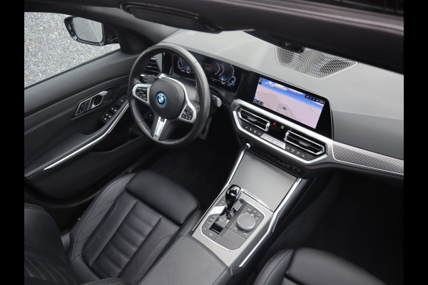 BMW 3-serie M-Sport 19inch / SOH91% / Glazen dak / HiFi / 50 Jahre / Camera / M Performance BMW 3-serie M-Sport 19inch / SOH91% / Glazen dak / HiFi / 50 Jahre / Camera / M Performance