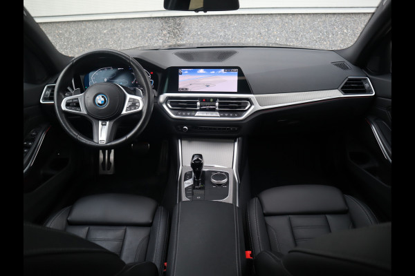BMW 3-serie M-Sport 19inch / SOH91% / Glazen dak / HiFi / 50 Jahre / Camera / M Performance BMW 3-serie M-Sport 19inch / SOH91% / Glazen dak / HiFi / 50 Jahre / Camera / M Performance
