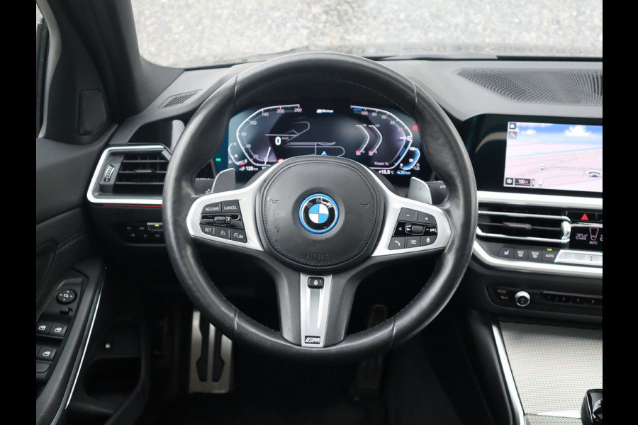 BMW 3-serie M-Sport 19inch / SOH91% / Glazen dak / HiFi / 50 Jahre / Camera / M Performance BMW 3-serie M-Sport 19inch / SOH91% / Glazen dak / HiFi / 50 Jahre / Camera / M Performance