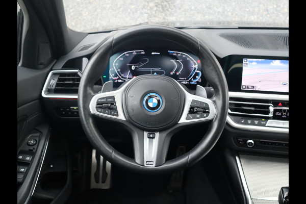 BMW 3-serie M-Sport 19inch / SOH91% / Glazen dak / HiFi / 50 Jahre / Camera / M Performance BMW 3-serie M-Sport 19inch / SOH91% / Glazen dak / HiFi / 50 Jahre / Camera / M Performance