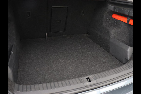 Škoda ENYAQ iV 60 | Trekhaak | Adaptive cruise | Camera | Keyless | Stuurverwarming | Half leder | 19'' | Carplay | Navigatie | Digital Cockpit | Full LED | File Assistent | Parkeerhulp Škoda ENYAQ iV 60 | Trekhaak | Adaptive cruise | Camera | Keyless | Stuurverwarming | Half leder | 19'' | Carplay | Navigatie | Digital Cockpit | Full LED | File Assistent | Parkeerhulp