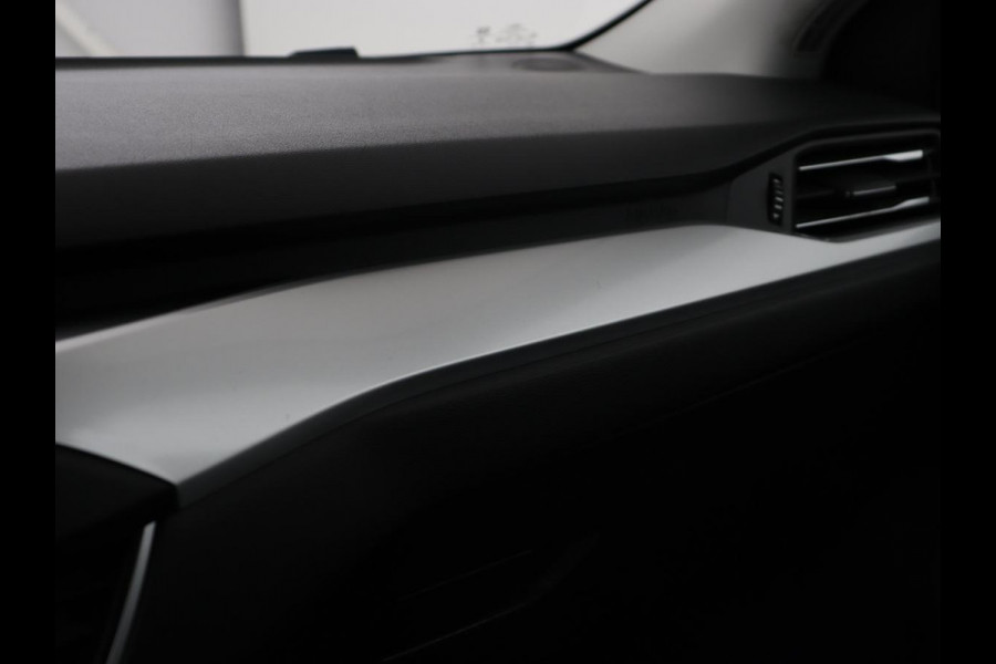 Ford FOCUS Wagon 1.5 EcoBoost Titanium Business | Stoel & Stuurverwarming | LED | Cruise Control | Trekhaak | Camera | Navigatie | Carplay