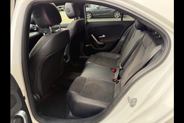 Mercedes-Benz A-Klasse A200 AMG Limo LED Pano Camera Sfeer Mercedes-Benz A-Klasse A200 AMG Limo LED Pano Camera Sfeer