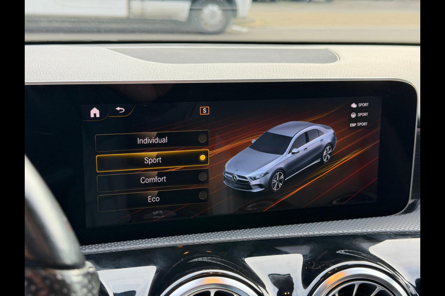 Mercedes-Benz A-Klasse A200 AMG Limo LED Pano Camera Sfeer Mercedes-Benz A-Klasse A200 AMG Limo LED Pano Camera Sfeer