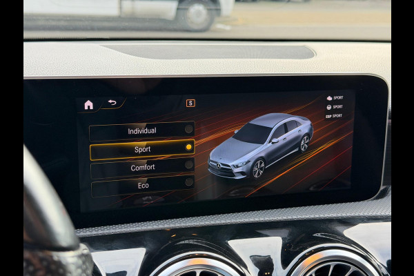 Mercedes-Benz A-Klasse A200 AMG Limo LED Pano Camera Sfeer Mercedes-Benz A-Klasse A200 AMG Limo LED Pano Camera Sfeer