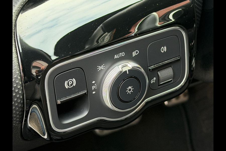 Mercedes-Benz A-Klasse A200 AMG Limo LED Pano Camera Sfeer Mercedes-Benz A-Klasse A200 AMG Limo LED Pano Camera Sfeer