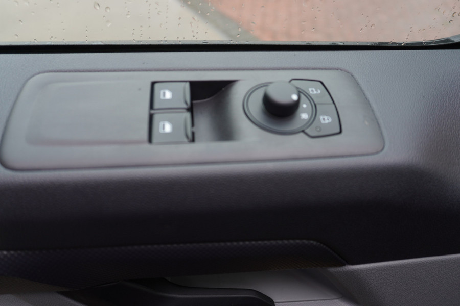 Ford Transit Custom 300L 2.0 TDCI 136PK L2H1 Trend Schuifdeur links en rechts nr. V108 | Airco | Cruise | Trekhaak Eenmalige actieprijs op=op!