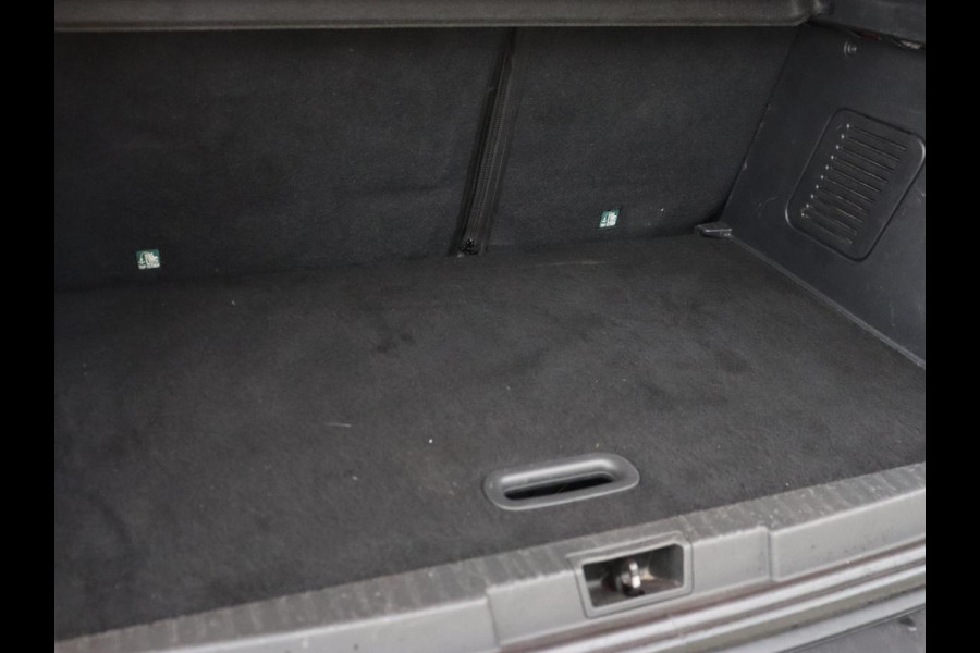Renault Captur 1.2 TCe Intens | Automaat | Cruise Control | Trekhaak | Camera | Navigatie | Climate Control | PDC