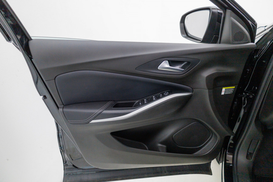 Opel Grandland 1.6 Turbo Plug-In Hybrid 4x4 GSe Adaptive cruise | Stoel- stuur- voorruitverwarming Navigatie, 360 camera, AGR stoelen, Elektrische achterklep, Keyless