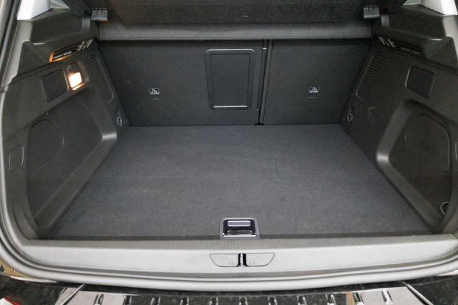Opel Grandland 1.6 Turbo Plug-In Hybrid 4x4 GSe Adaptive cruise | Stoel- stuur- voorruitverwarming Navigatie, 360 camera, AGR stoelen, Elektrische achterklep, Keyless