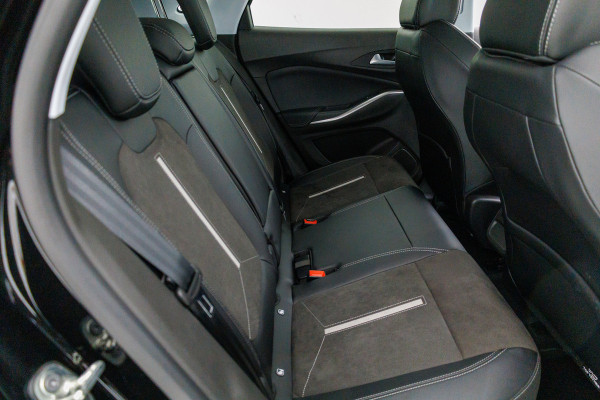 Opel Grandland 1.6 Turbo Plug-In Hybrid 4x4 GSe Adaptive cruise | Stoel- stuur- voorruitverwarming Navigatie, 360 camera, AGR stoelen, Elektrische achterklep, Keyless