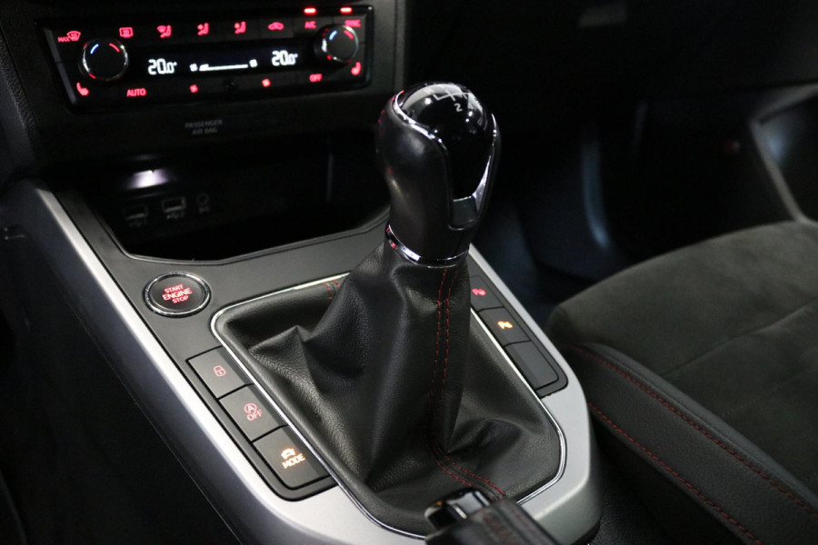 Seat Arona 1.0 TSI FR Business Intense | VIRTUAL COCKPIT | LED | CAMERA | DODEHOEK SENSOREN | SIGNATURE | VOL OPTIES |
