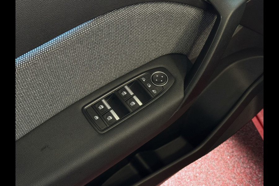 Renault Captur 1.3 160 PK 4 CIL CAMERA 18''LMV STOEL/STUUR .VERW PURE VISION LED 10'' R-LINK NAVI 2025 EDC-automaat (Efficiënt Dual Clutch) 7 Versnellingen 1200KG Trekgewicht