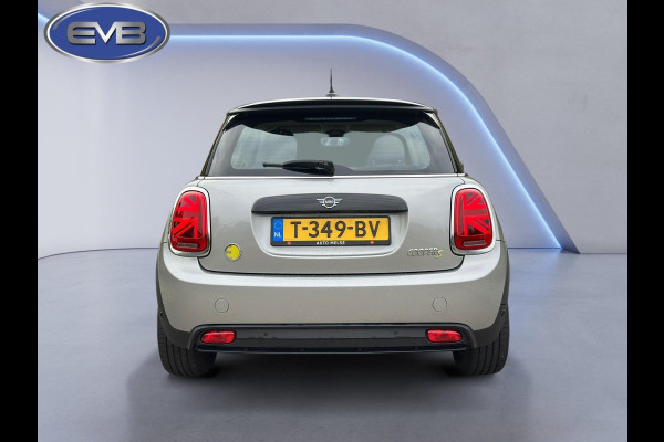 MINI Mini Electric CAMDEN automaat 33 kWh, 12912 km, 1/2 lederen sportinterieur, stoelverwarming, 1 e eigenaar, nl auto met nap MINI Mini Electric CAMDEN automaat 33 kWh, 12912 km, 1/2 lederen sportinterieur, stoelverwarming, 1 e eigenaar, nl auto met nap