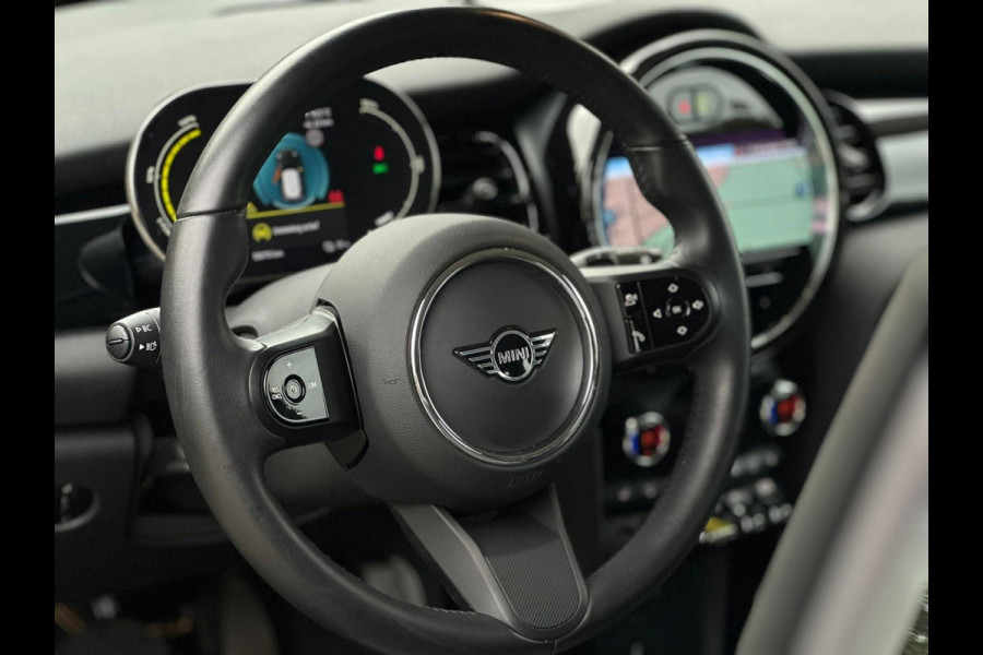 MINI Mini Electric CAMDEN automaat 33 kWh, 12912 km, 1/2 lederen sportinterieur, stoelverwarming, 1 e eigenaar, nl auto met nap MINI Mini Electric CAMDEN automaat 33 kWh, 12912 km, 1/2 lederen sportinterieur, stoelverwarming, 1 e eigenaar, nl auto met nap