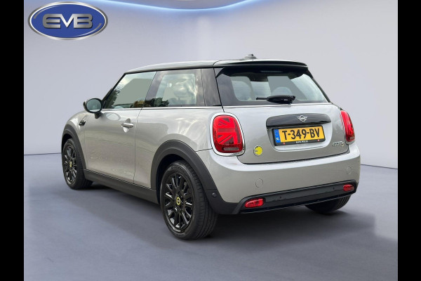 MINI Mini Electric CAMDEN automaat 33 kWh, 12912 km, 1/2 lederen sportinterieur, stoelverwarming, 1 e eigenaar, nl auto met nap MINI Mini Electric CAMDEN automaat 33 kWh, 12912 km, 1/2 lederen sportinterieur, stoelverwarming, 1 e eigenaar, nl auto met nap