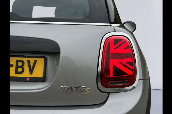 MINI Mini Electric CAMDEN automaat 33 kWh, 12912 km, 1/2 lederen sportinterieur, stoelverwarming, 1 e eigenaar, nl auto met nap MINI Mini Electric CAMDEN automaat 33 kWh, 12912 km, 1/2 lederen sportinterieur, stoelverwarming, 1 e eigenaar, nl auto met nap