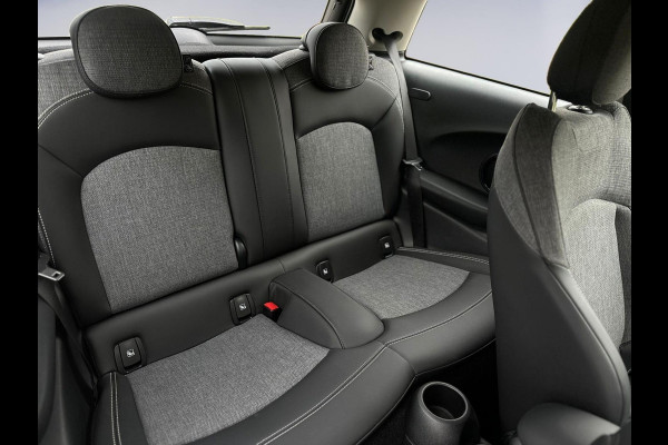 MINI Mini Electric CAMDEN automaat 33 kWh, 12912 km, 1/2 lederen sportinterieur, stoelverwarming, 1 e eigenaar, nl auto met nap MINI Mini Electric CAMDEN automaat 33 kWh, 12912 km, 1/2 lederen sportinterieur, stoelverwarming, 1 e eigenaar, nl auto met nap