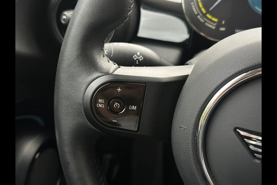 MINI Mini Electric CAMDEN automaat 33 kWh, 12912 km, 1/2 lederen sportinterieur, stoelverwarming, 1 e eigenaar, nl auto met nap MINI Mini Electric CAMDEN automaat 33 kWh, 12912 km, 1/2 lederen sportinterieur, stoelverwarming, 1 e eigenaar, nl auto met nap