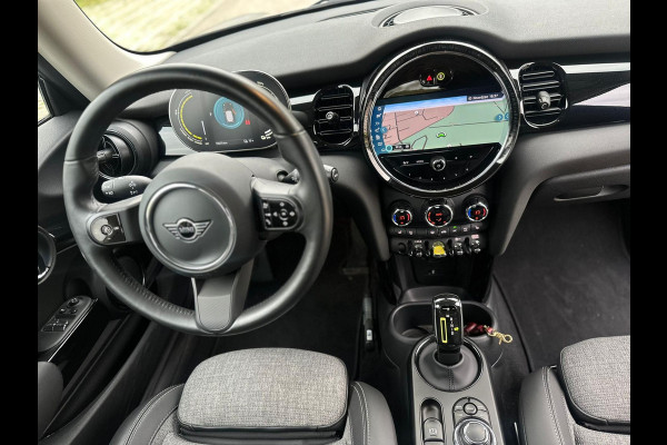 MINI Mini Electric CAMDEN automaat 33 kWh, 12912 km, 1/2 lederen sportinterieur, stoelverwarming, 1 e eigenaar, nl auto met nap MINI Mini Electric CAMDEN automaat 33 kWh, 12912 km, 1/2 lederen sportinterieur, stoelverwarming, 1 e eigenaar, nl auto met nap