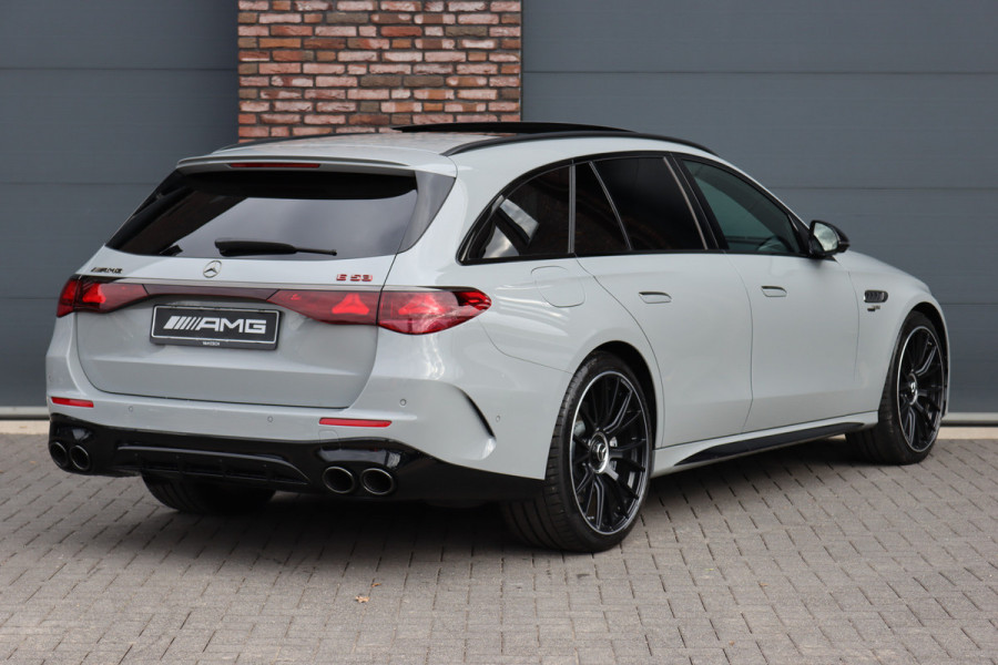 Mercedes-Benz E-Klasse Estate AMG 53 4MATIC+ | 585pk | MBUX Hyperscreen | Achterasbesturing | Distronic | Memory | Burmester | Digital Light | Trekhaak | Surround Camera | Verwarmd Stuurwiel | AMG-Nightpakket | Augmented Reality | Mercedes-Benz E-Klasse Estate AMG 53 4MATIC+ | 585pk | MBUX Hyperscreen | Achterasbesturing | Distronic | Memory | Burmester | Digital Light | Trekhaak | Surround Camera | Verwarmd Stuurwiel | AMG-Nightpakket | Augmented Reality |