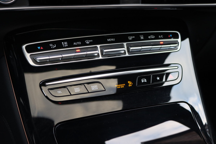 Mercedes-Benz EQC 400 4MATIC Premium+ AMG Line 80 kWh | Schuifdak | Distronic+ | Burmester | Memory | Parfumering | Keyless Go | Surround Camera | HUD | Multibeam LED | Mercedes-Benz EQC 400 4MATIC Premium+ AMG Line 80 kWh | Schuifdak | Distronic+ | Burmester | Memory | Parfumering | Keyless Go | Surround Camera | HUD | Multibeam LED |