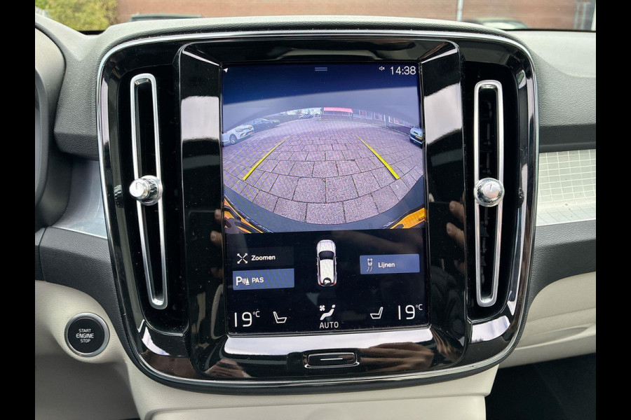 Volvo XC40 1.5 T5 Recharge Inscription 261pk! | SkyRoof | Park Assist | 18" Lm-Velgen | Stoelverwarming | Carplay Android Auto