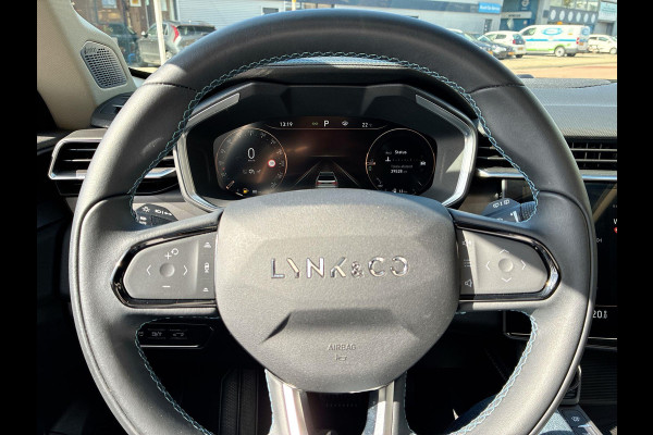 Lynk & Co 01 1.5 Plug in Hybrid 261pk | SkyRoof | 360° Camera | Climate Pack | Pilot Assist | Park Assist | Carplay Android auto
