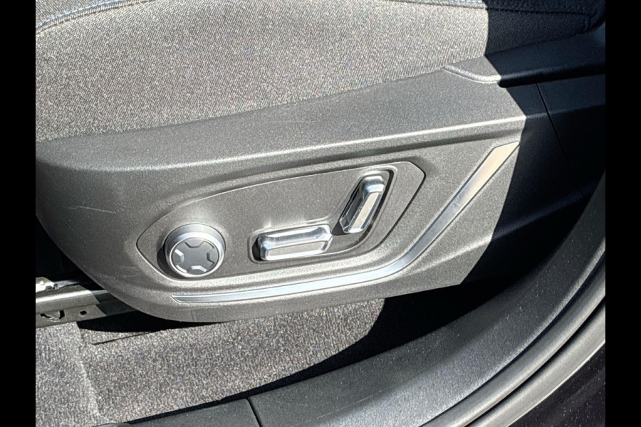 Lynk & Co 01 1.5 Plug in Hybrid 261pk | SkyRoof | 360° Camera | Climate Pack | Pilot Assist | Park Assist | Carplay Android auto