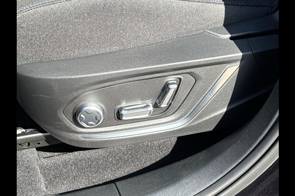 Lynk & Co 01 1.5 Plug in Hybrid 261pk | SkyRoof | 360° Camera | Climate Pack | Pilot Assist | Park Assist | Carplay Android auto