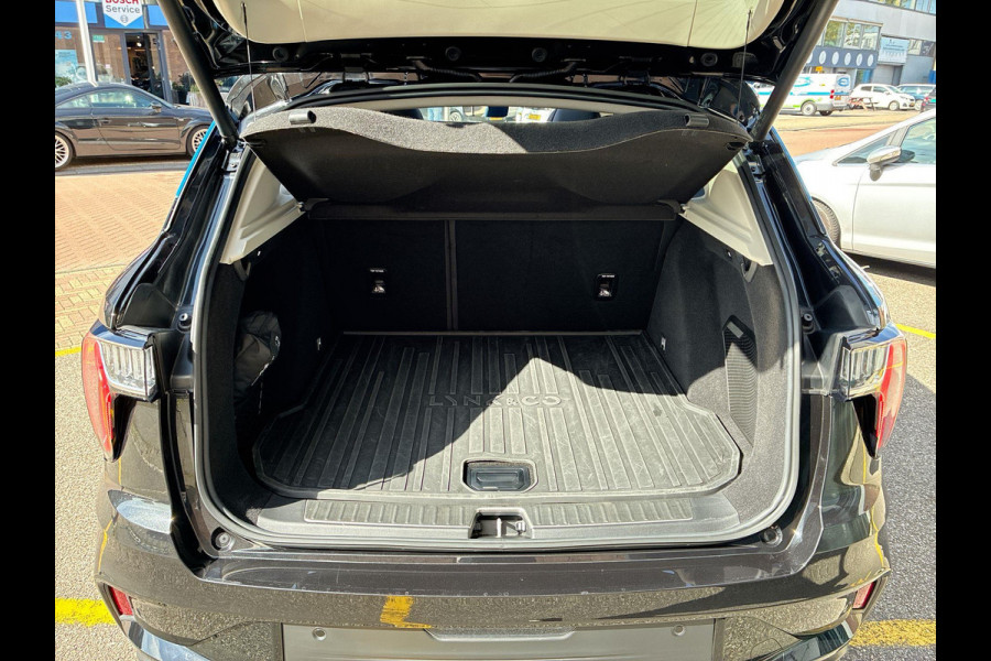 Lynk & Co 01 1.5 Plug in Hybrid 261pk | SkyRoof | 360° Camera | Climate Pack | Pilot Assist | Park Assist | Carplay Android auto