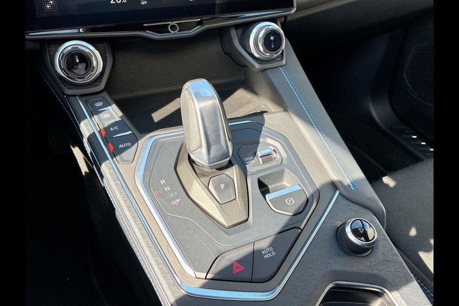 Lynk & Co 01 1.5 Plug in Hybrid 261pk | SkyRoof | 360° Camera | Climate Pack | Pilot Assist | Park Assist | Carplay Android auto