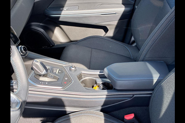 Lynk & Co 01 1.5 Plug in Hybrid 261pk | SkyRoof | 360° Camera | Climate Pack | Pilot Assist | Park Assist | Carplay Android auto