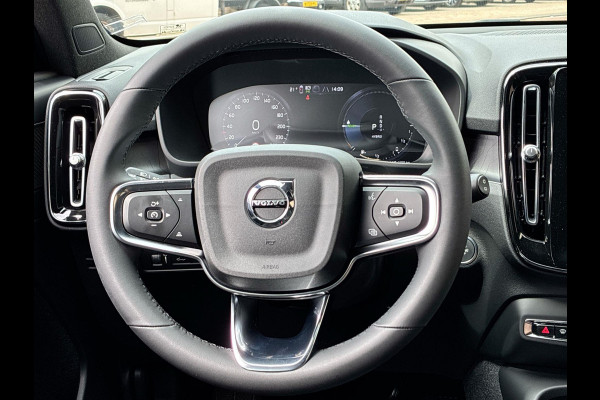 Volvo XC40 1.5 T4 Plug-in hybrid Plus Dark | Nieuwe auto | HK audio | 360° Camera | Trekhaak | Climate Pack | Pilot- Park Assist | Volvo XC40 1.5 T4 Plug-in hybrid Plus Dark | Nieuwe auto | HK audio | 360° Camera | Trekhaak | Climate Pack | Pilot- Park Assist |